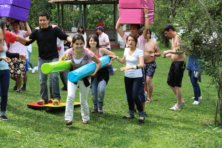 evento empresarial para fin de año adultos y jovenes 